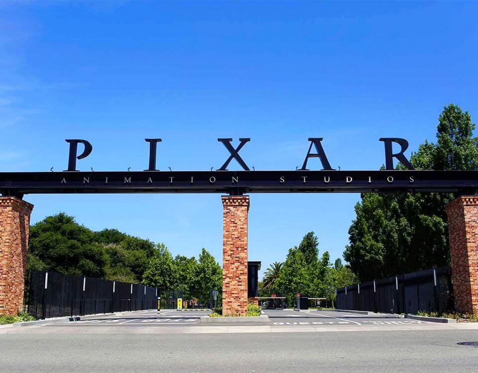 Câu Chuyện Thương Hiệu: Linh Vật Của Pixar - Cây Đèn Bàn Luxo Jr